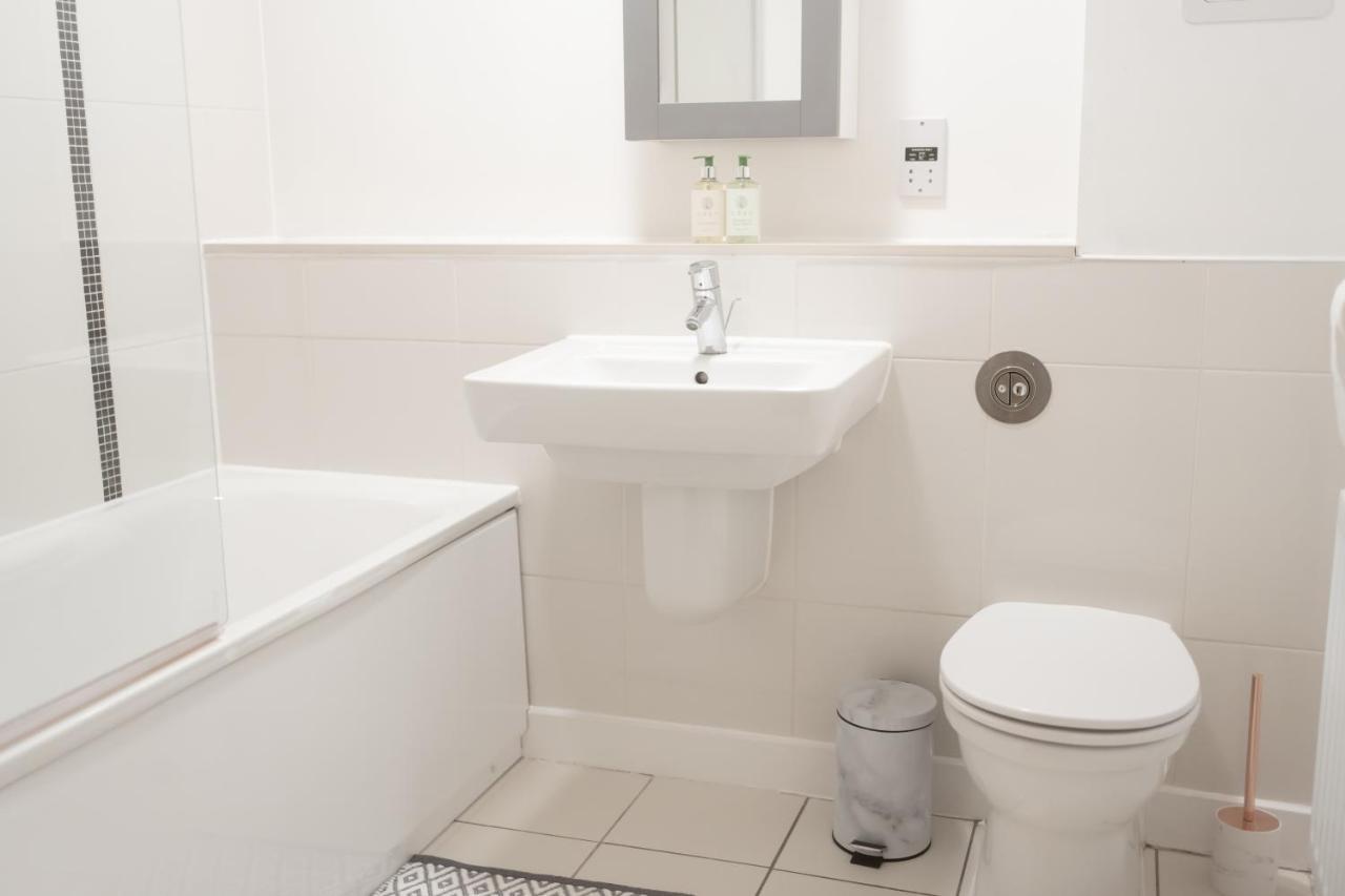 Stylish One Bed Mk- The Hub